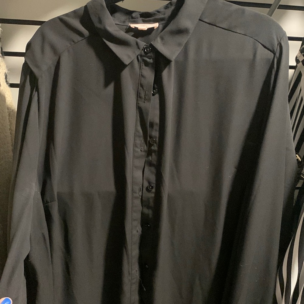 Vince Camuto  2x black blouse
